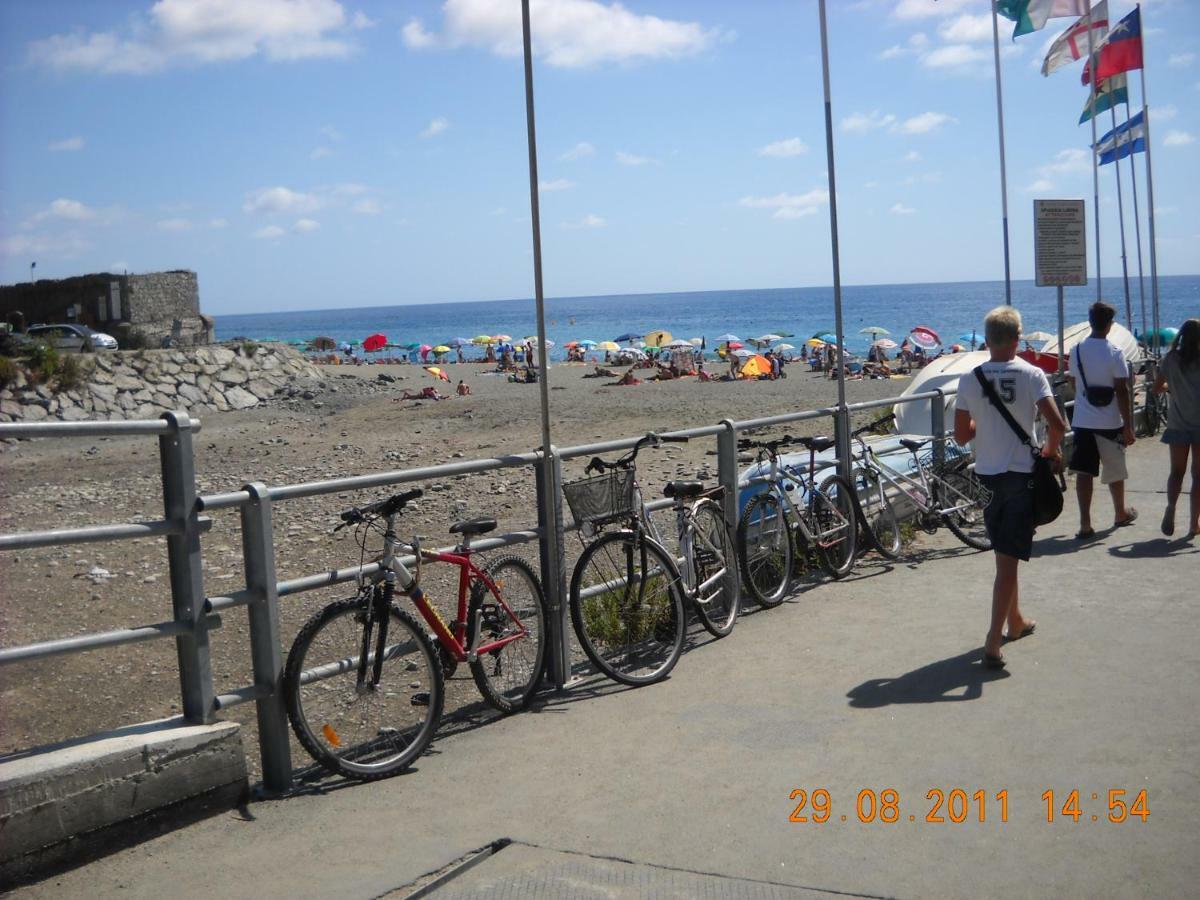 Come A Casa Deiva Marina Bagian luar foto