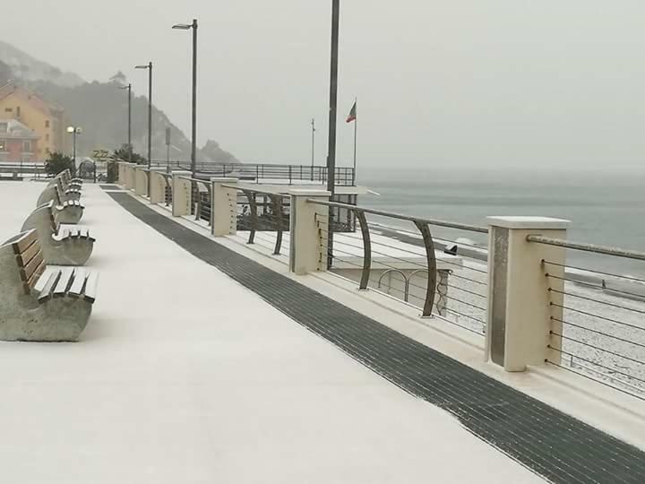 Come A Casa Deiva Marina Bagian luar foto